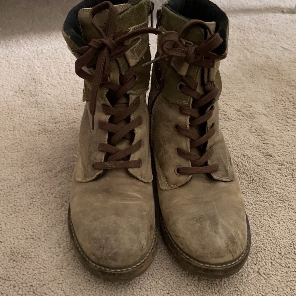 Boots - Picture 2 of 6